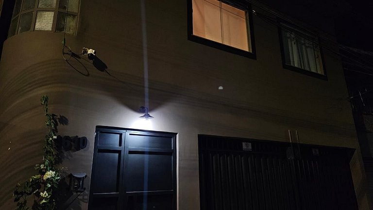 English Studio 1610 — Double bedroom and living area, close