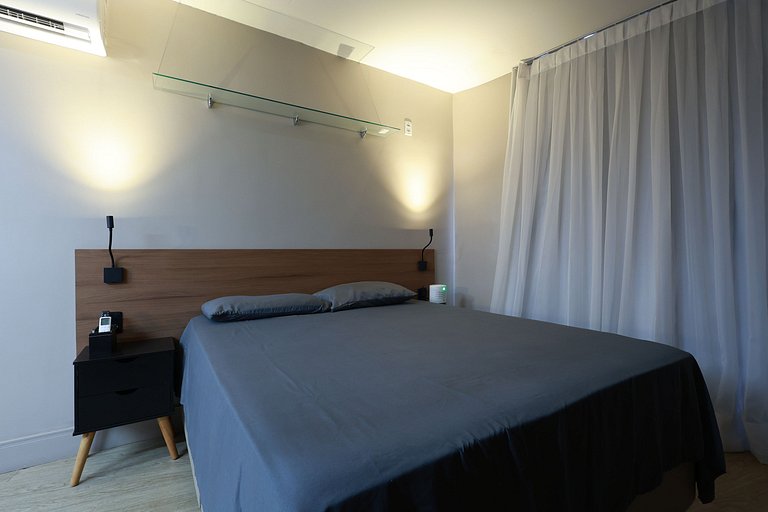 English Studio 1610 — Double bedroom and living area, close