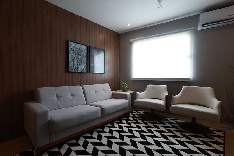 English Studio 1610 — Double bedroom and living area, close