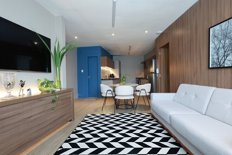 English Studio 1610 — Double bedroom and living area, close